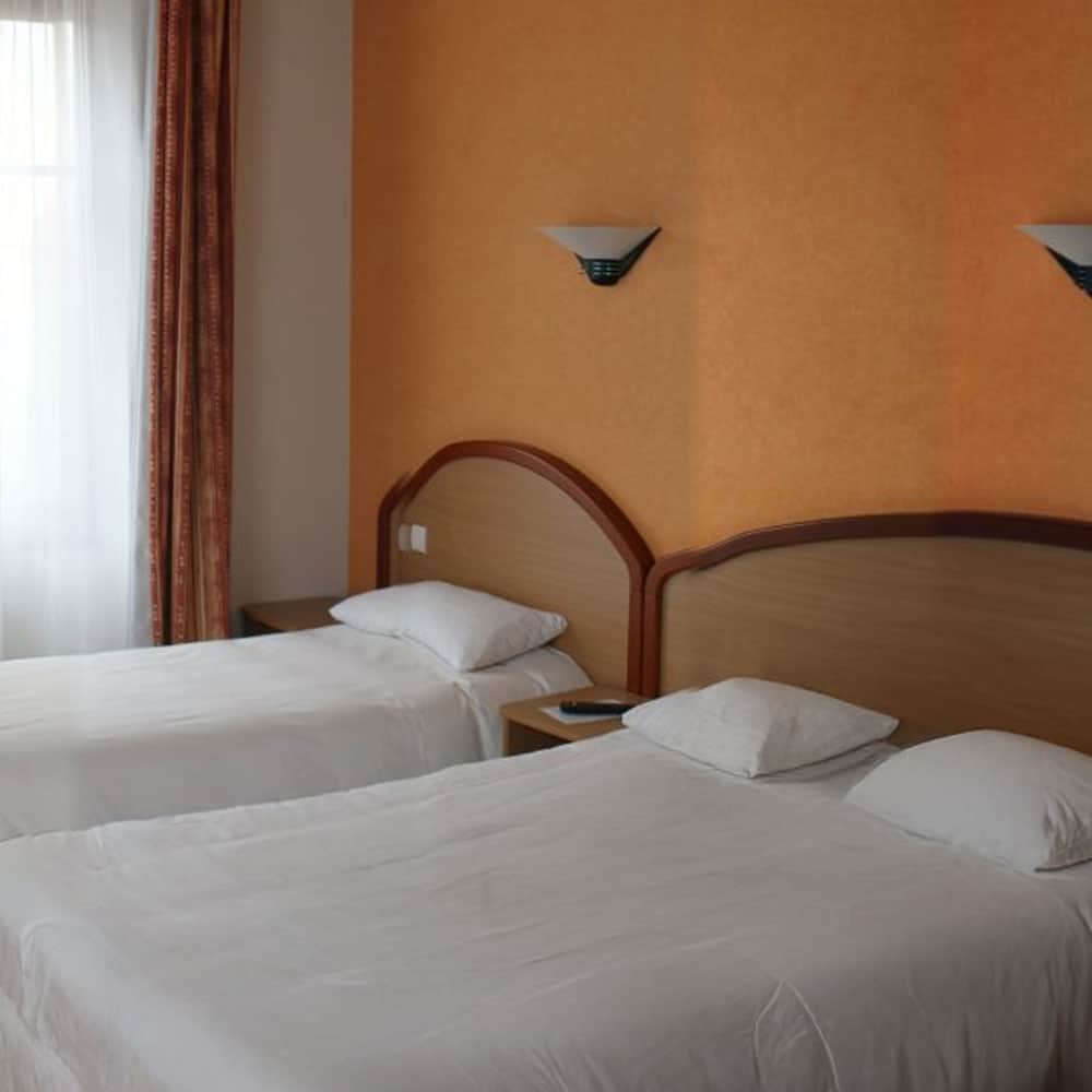 Chambre-hotel-Volvic-triple-1