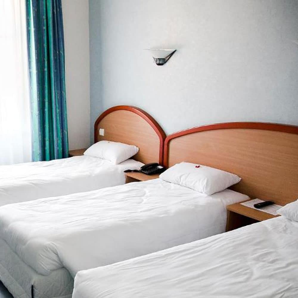 Chambre-hotel-Volvic-triple-standard1